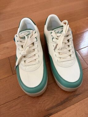 Cream and sage green courtside classic waterproof vessis
